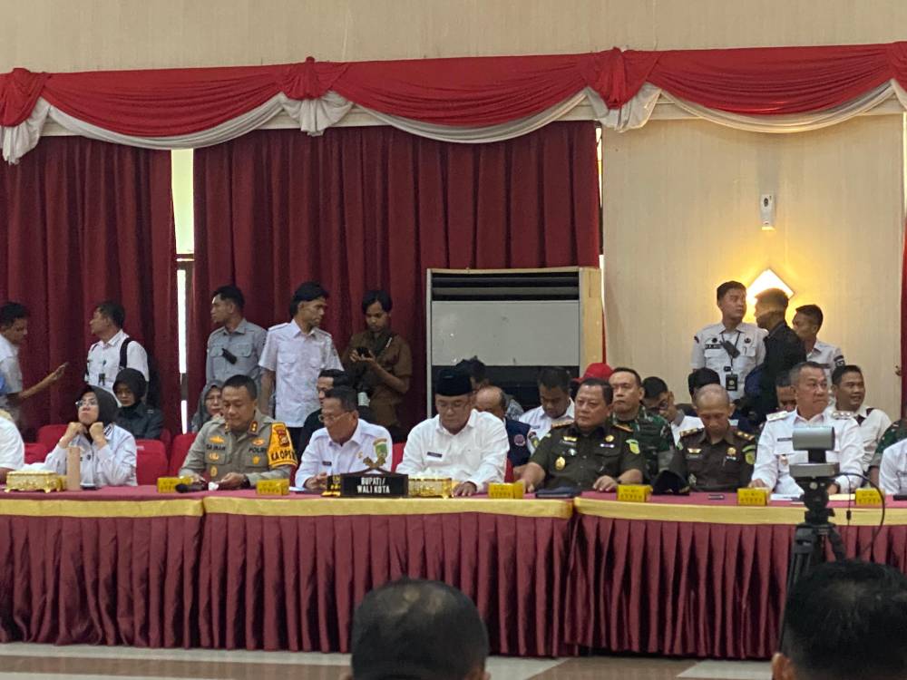 Rapat Koordinasi Pengendalian Karhutla, Menkopolkam Budi Gunawan Beri Pesan Maksimalkan Semua Sumber Daya Dalam Penanganan Karhutla