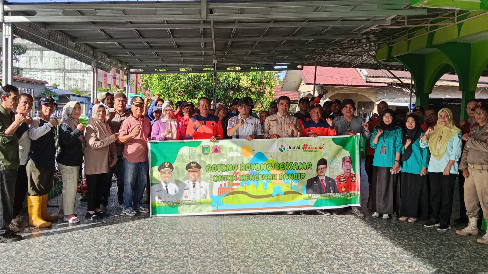 GOTONG ROYONG BERSAMA MASYARAKAT