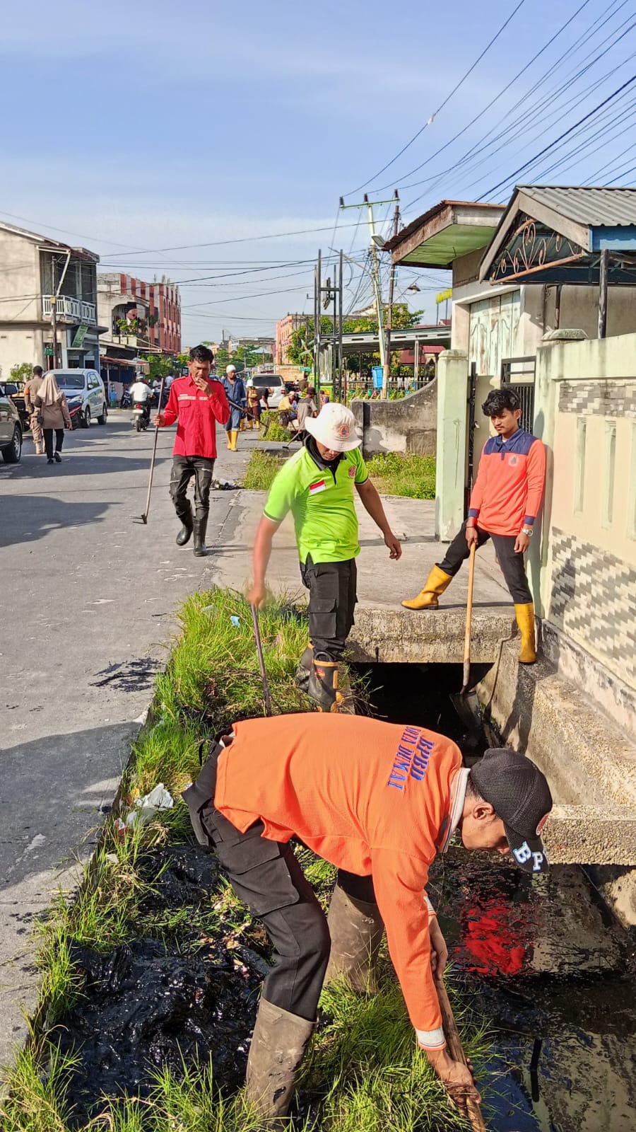 GOTONG ROYONG BERSAMA MASYARAKAT