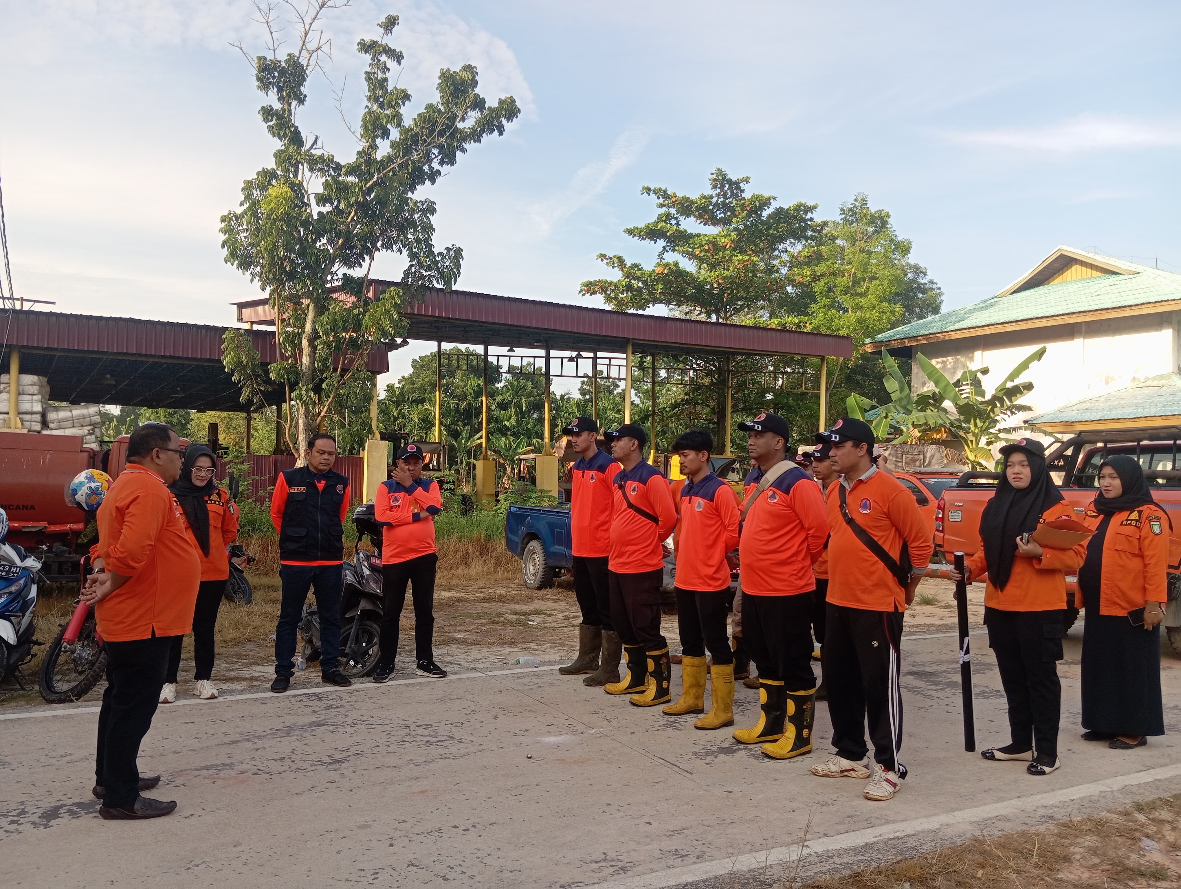 GOTONG ROYONG BERSAMA MASYARAKAT
