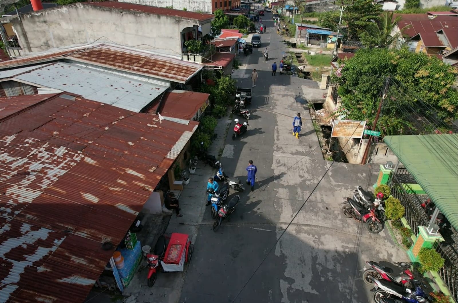 GOTONG ROYONG BERSAMA MASYARAKAT